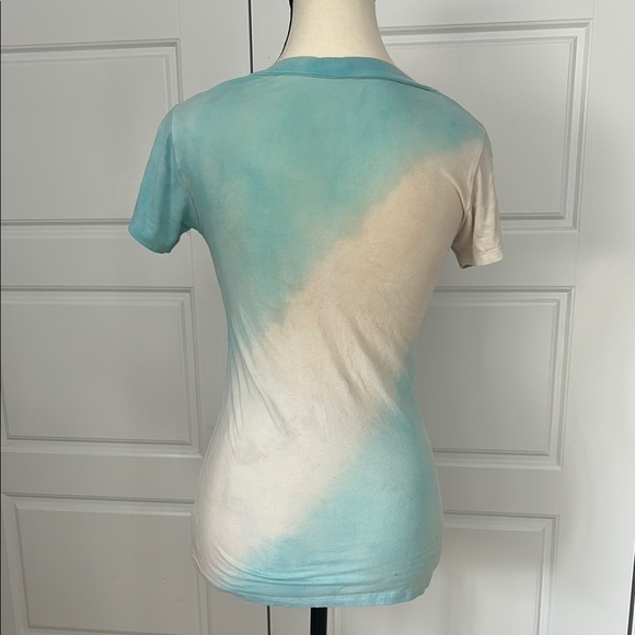 Women’s Cream and Blue Fitted Short Sleeve T-Shirt Tie Dye V-Neck Size M - Picture 2 of 7